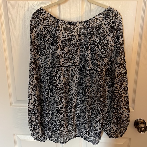 Ricki’s navy & off white long sleeve blouse - Picture 5 of 5